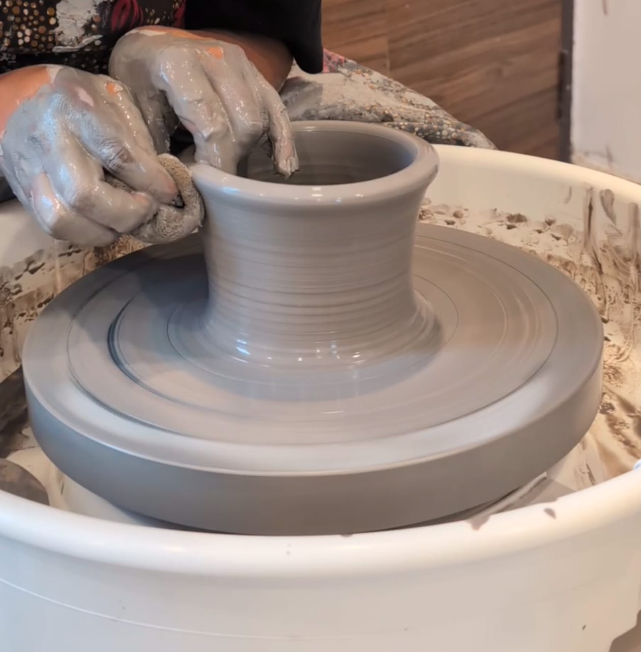 1:1 wheel-throwing class