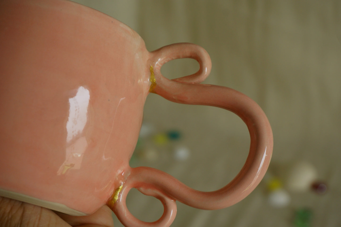 Bubble pink mug with curly handle